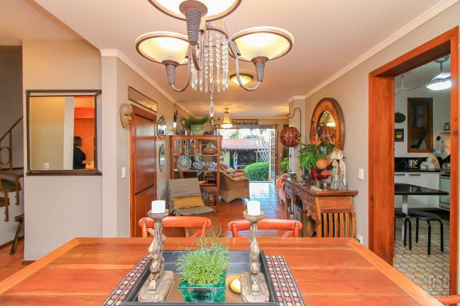 Imagem Casa com 4 Quartos à Venda, 321 m² em Vila Assunção - Porto Alegre Imagem Casa com 4 Quartos à Venda, 321 m² em Vila Assunção - Porto Alegre