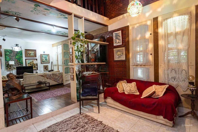 Casa com 6 Quartos à Venda, 249 m² em Itaipu - Niterói