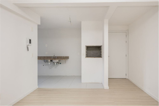 Imagem Imóvel com 2 Quartos à Venda,  em Passo Da Areia - Porto Alegre