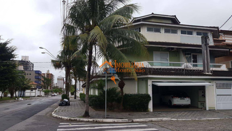 Sobrado com 4 Quartos à Venda, 280 m² em Guilhermina - Praia Grande
