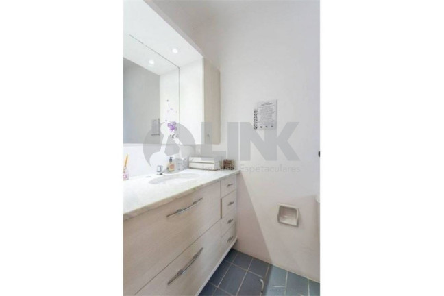 Imagem Imóvel com 4 Quartos à Venda, 153 m² em Moinhos De Vento - Porto Alegre Imagem Imóvel com 4 Quartos à Venda, 153 m² em Moinhos De Vento - Porto Alegre