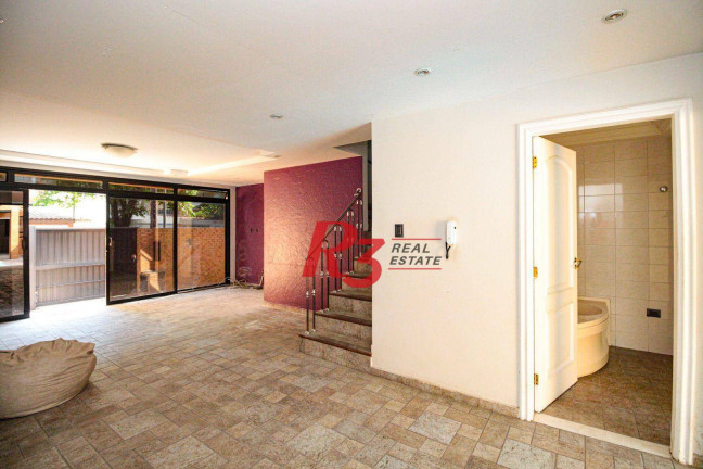 Imagem Sobrado com 3 Quartos para Alugar, 240 m² em Gonzaga - Santos