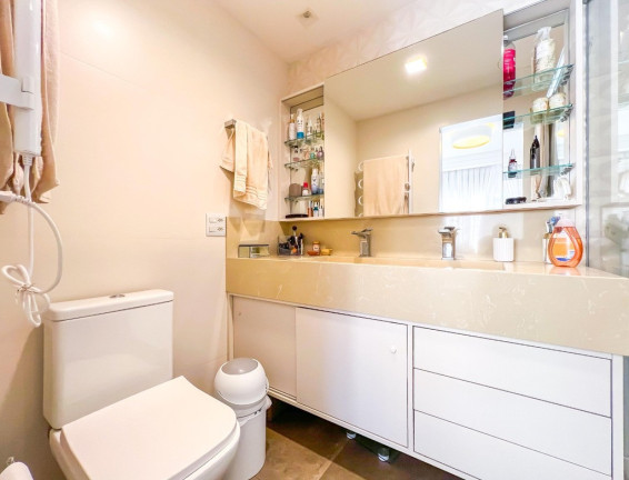 Imagem Apartamento com 3 Quartos à Venda, 240 m² em Bela Vista - Porto Alegre Imagem Apartamento com 3 Quartos à Venda, 240 m² em Bela Vista - Porto Alegre