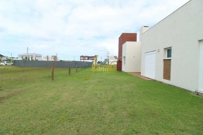 Imagem Casa de Condomínio com 3 Quartos à Venda, 200 m² em Atlantida Sul - Osorio