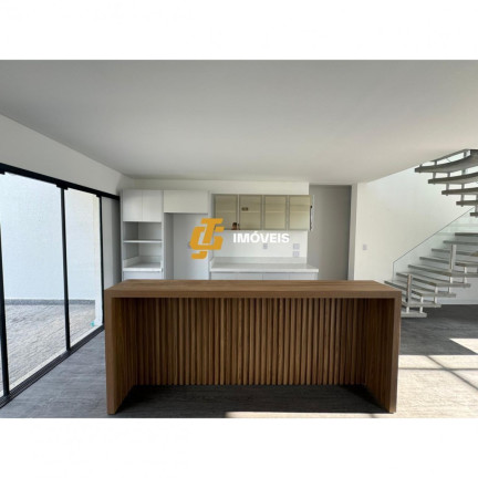 Imagem Casa com 4 Quartos à Venda, 225 m² em Caledônia - Camboriú Imagem Casa com 4 Quartos à Venda, 225 m² em Caledônia - Camboriú