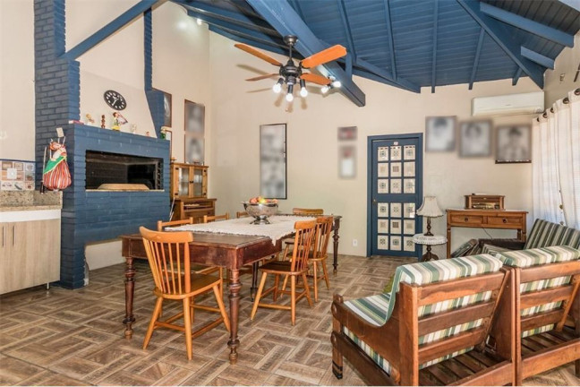 Imagem Casa com 4 Quartos à Venda, 525 m² em Jardim Sabará - Porto Alegre Imagem Casa com 4 Quartos à Venda, 525 m² em Jardim Sabará - Porto Alegre
