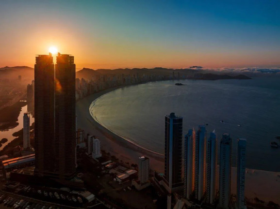 Imagem Apartamento com 4 Quartos à Venda, 261 m² em Barra Sul - Balneário Camboriú Imagem Apartamento com 4 Quartos à Venda, 261 m² em Barra Sul - Balneário Camboriú