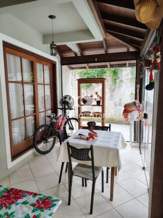 Imagem Casa com 4 Quartos à Venda, 230 m² em Cacupé - Florianópolis Imagem Casa com 4 Quartos à Venda, 230 m² em Cacupé - Florianópolis