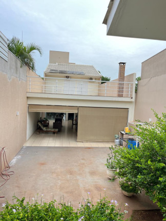 Sobrado à Venda, 321 m² em Zona Vi - Umuarama