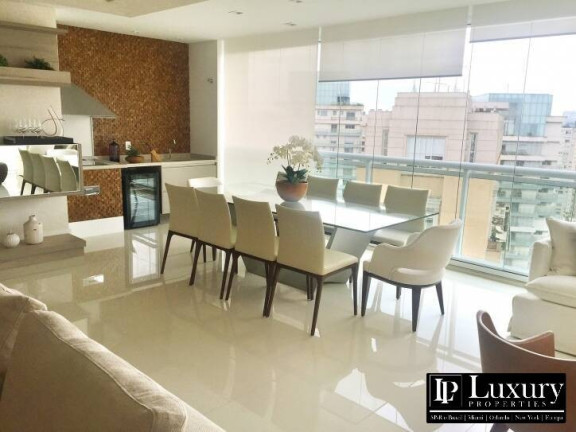 Cobertura com 4 Quartos à Venda, 272 m² em Vila Nova Conceição - São Paulo