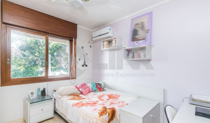 Imagem Sobrado com 3 Quartos à Venda, 316 m² em Jardim Lindóia - Porto Alegre