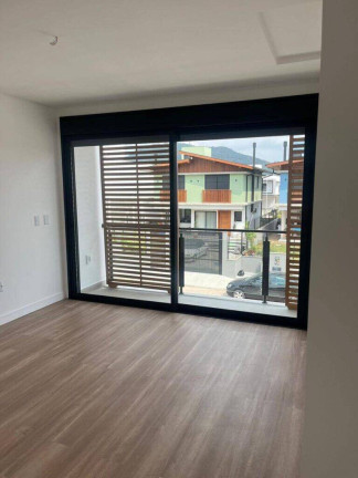 Imagem Casa com 3 Quartos à Venda,  em Rio Tavares - Florianópolis