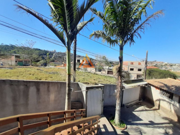 Imagem Casa com 3 Quartos à Venda, 77 m²