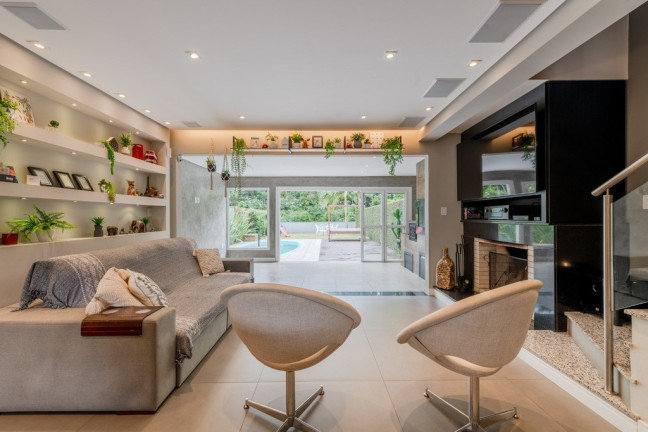 Imagem Casa com 3 Quartos à Venda, 320 m² em Vila Nova - Porto Alegre