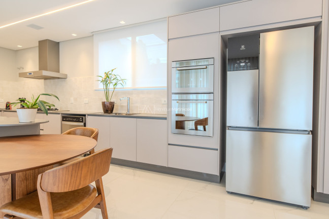 Imagem Casa com 3 Quartos à Venda, 369 m² em Santo Inácio - Curitiba Imagem Casa com 3 Quartos à Venda, 369 m² em Santo Inácio - Curitiba