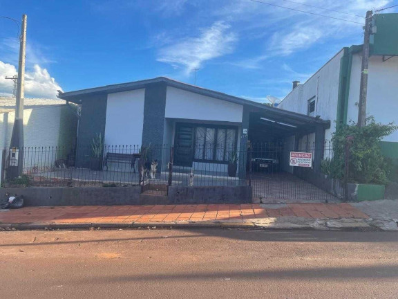 Casa com 3 Quartos à Venda,  em Centro - Ibirubá