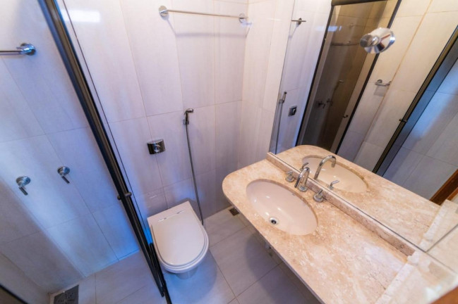 Imagem Imóvel com 3 Quartos à Venda, 150 m² em Asa Sul - Brasília Imagem Imóvel com 3 Quartos à Venda, 150 m² em Asa Sul - Brasília