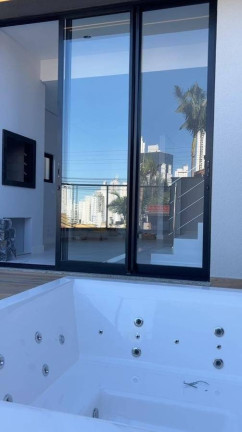 Imagem Casa com 3 Quartos à Venda, 170 m² em Balneário Camboriú