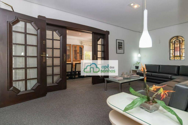 Imagem Casa com 12 Quartos à Venda, 520 m² em Pacaembu - São Paulo Imagem Casa com 12 Quartos à Venda, 520 m² em Pacaembu - São Paulo