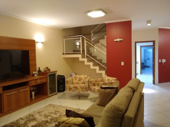 Sobrado com 3 Quartos à Venda, 220 m² em Jardim Maria Augusta - Taubaté