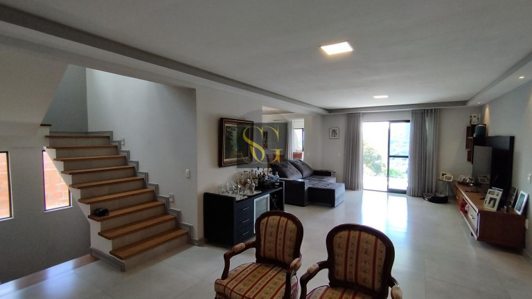 Imagem Casa com 3 Quartos à Venda, 682 m² em Parque Do Ingá - Teresópolis
