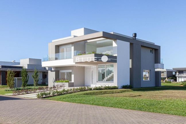 Imagem Casa de Condomínio com 4 Quartos à Venda, 308 m² em Centro - Torres