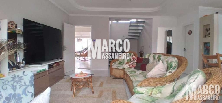 Imagem Casa com 4 Quartos à Venda, 288 m² em Centro - Balneário Barra Do Sul Imagem Casa com 4 Quartos à Venda, 288 m² em Centro - Balneário Barra Do Sul