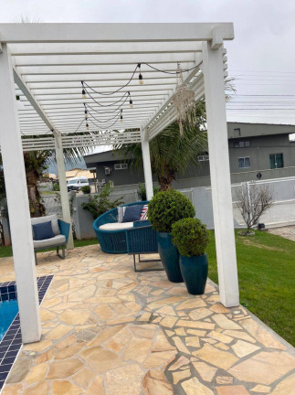 Imagem Casa com 4 Quartos para Temporada,  em Zimbros - Bombinhas