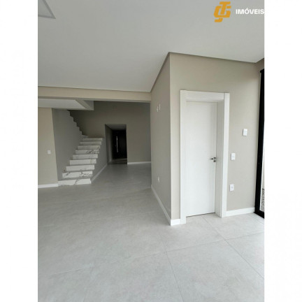 Imagem Casa com 3 Quartos à Venda, 280 m² em Caledônia - Camboriú Imagem Casa com 3 Quartos à Venda, 280 m² em Caledônia - Camboriú