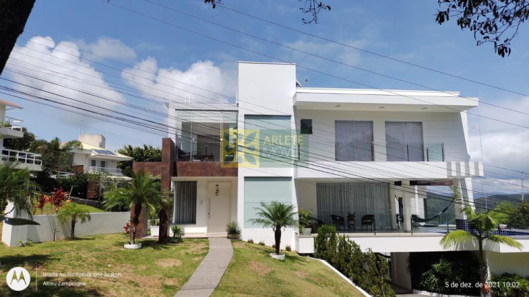 Imagem Casa com 4 Quartos à Venda, 513 m² em Centro - Bombinhas