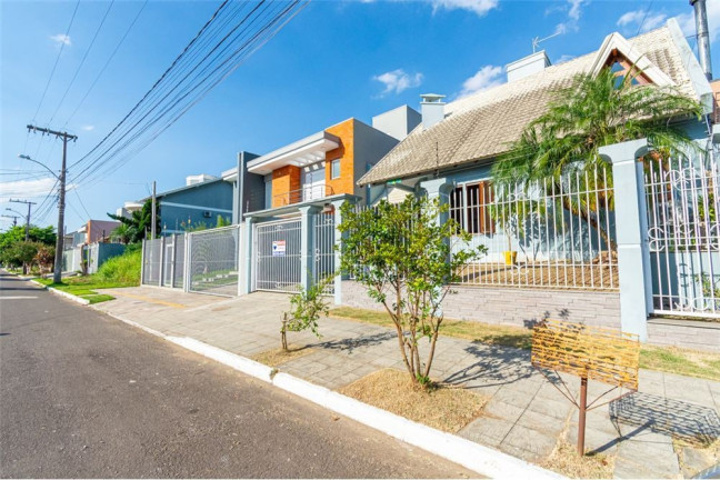 Casa com 4 Quartos à Venda,  em Moinhos De Vento - Canoas