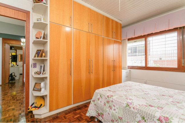 Imagem Casa com 3 Quartos à Venda, 214 m² em São Sebastião - Porto Alegre Imagem Casa com 3 Quartos à Venda, 214 m² em São Sebastião - Porto Alegre