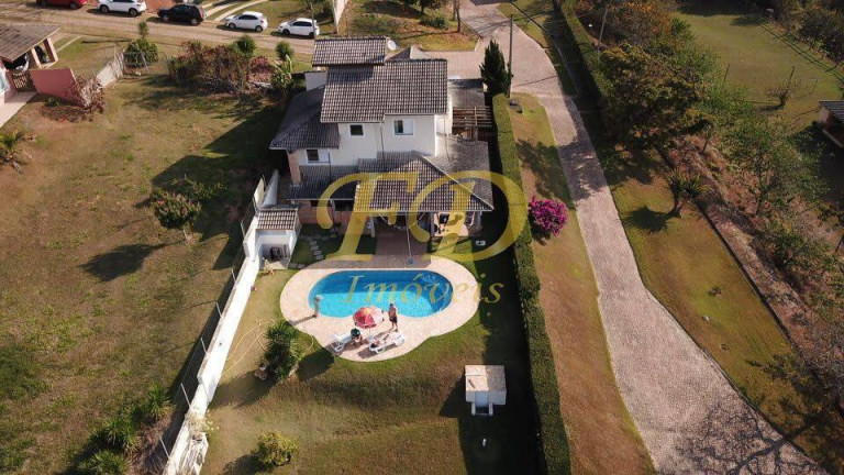 Casa com 3 Quartos à Venda,  em Condomínio Santa Fé - Piracaia