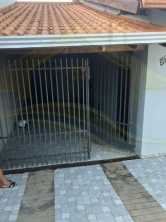 Imagem Casa com 3 Quartos à Venda, 134 m² em Pacaembu - Londrina