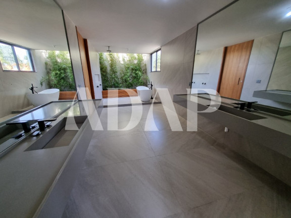 Imagem Casa com 5 Quartos à Venda, 1.350 m² em Barra Da Tijuca - Rio De Janeiro Imagem Casa com 5 Quartos à Venda, 1.350 m² em Barra Da Tijuca - Rio De Janeiro