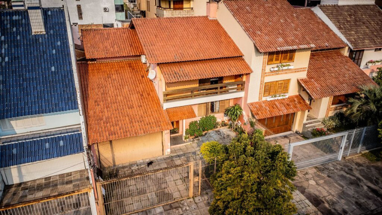 Imagem Casa com 3 Quartos à Venda, 247 m² em Jardim Planalto - Porto Alegre