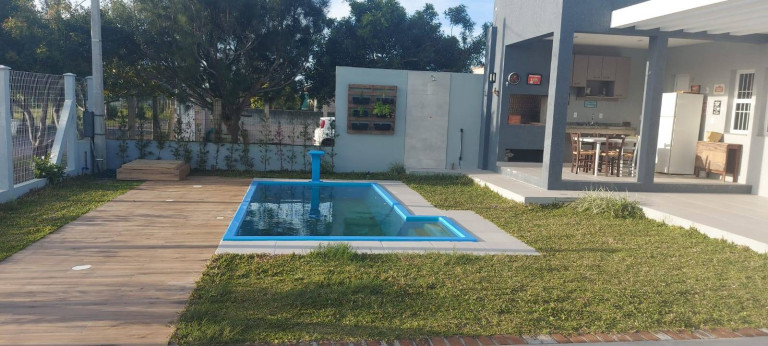 Imagem Casa com 3 Quartos à Venda,  em Atlântida Sul - Osório