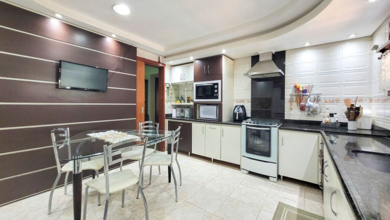 Imagem Casa com 4 Quartos à Venda, 267 m² em Jardim Itu - Porto Alegre