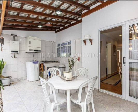 Imagem Casa com 4 Quartos à Venda, 225 m² em água Verde - Curitiba