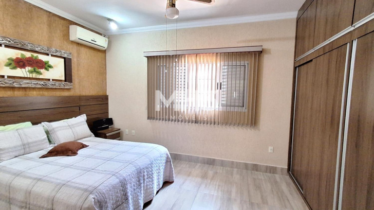 Imagem Casa com 4 Quartos à Venda, 215 m² em Vila Menuzzo - Sumaré