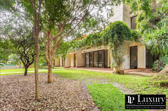Casa com 4 Quartos à Venda, 1.019 m² em Alto De Pinheiros - São Paulo