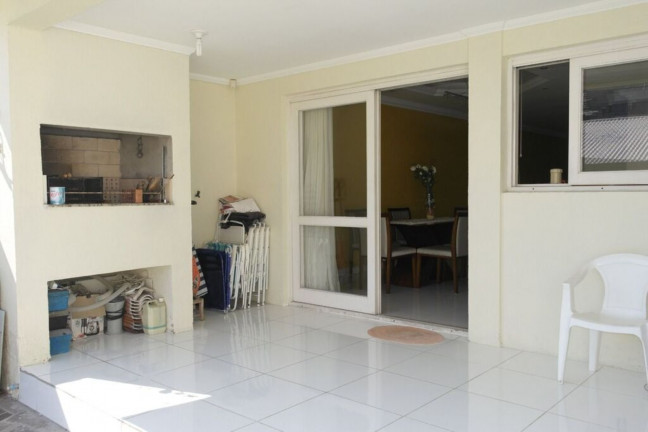 Imagem Imóvel com 3 Quartos à Venda, em Jardim Itu - Porto Alegre Imagem Imóvel com 3 Quartos à Venda, em Jardim Itu - Porto Alegre