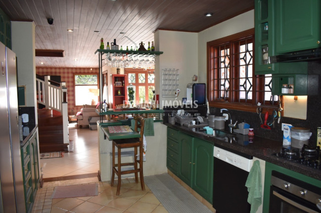 Imagem Casa com 4 Quartos à Venda, 225 m² em Região Do Alto Do Capivari - Campos Do Jordão Imagem Casa com 4 Quartos à Venda, 225 m² em Região Do Alto Do Capivari - Campos Do Jordão