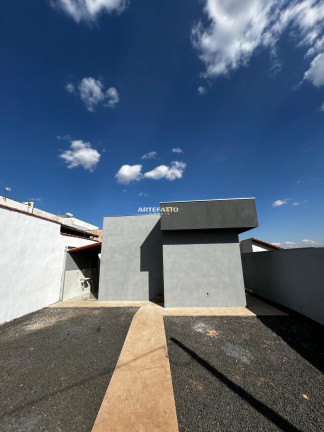 Casa com 2 Quartos à Venda, 70 m²