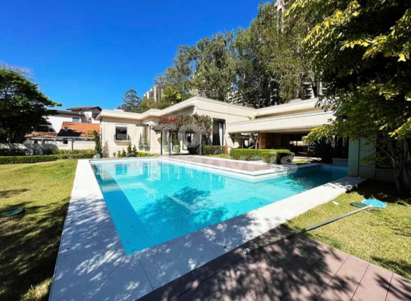 Casa com 4 Quartos à Venda, 1.024 m² em Alphaville Residencial Um - Barueri