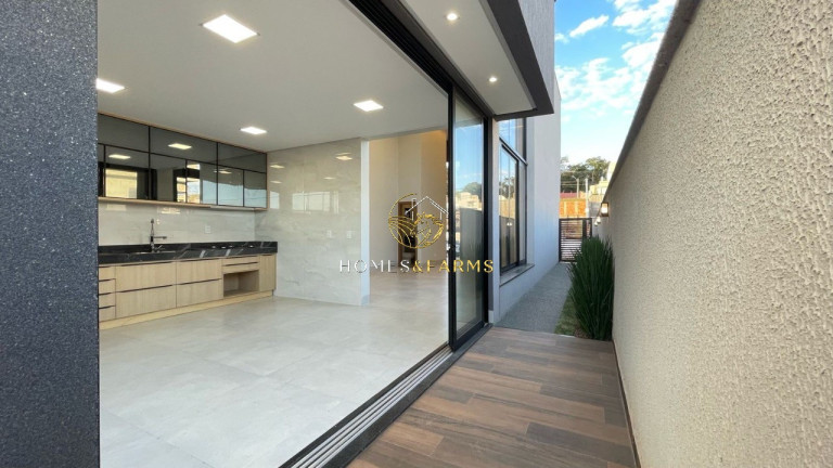 Imagem Casa com 3 Quartos à Venda, 180 m² em Residencial Balneário - Goiânia Imagem Casa com 3 Quartos à Venda, 180 m² em Residencial Balneário - Goiânia