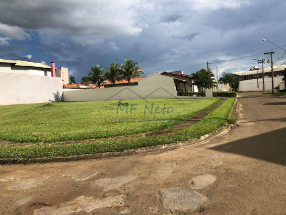 Terreno à Venda, 424 m² em Condomínio Central - Pirassununga