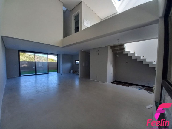 Imagem Casa com 3 Quartos à Venda, 161 m² em Rio Tavares - Florianópolis Imagem Casa com 3 Quartos à Venda, 161 m² em Rio Tavares - Florianópolis