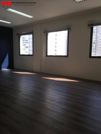 Sala Comercial à Venda, 50 m² em Vila Nova Conceição - São Paulo