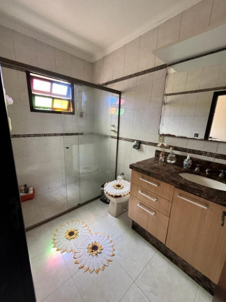 Imagem Sobrado com 4 Quartos à Venda, 216 m² em Guanabara - Joinville